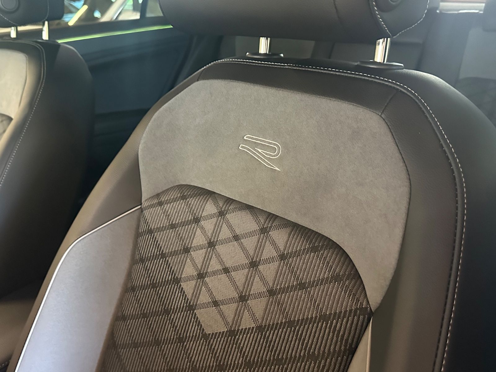Volkswagen Tiguan R-Line 4Motion - Samsaru's Car Outlet