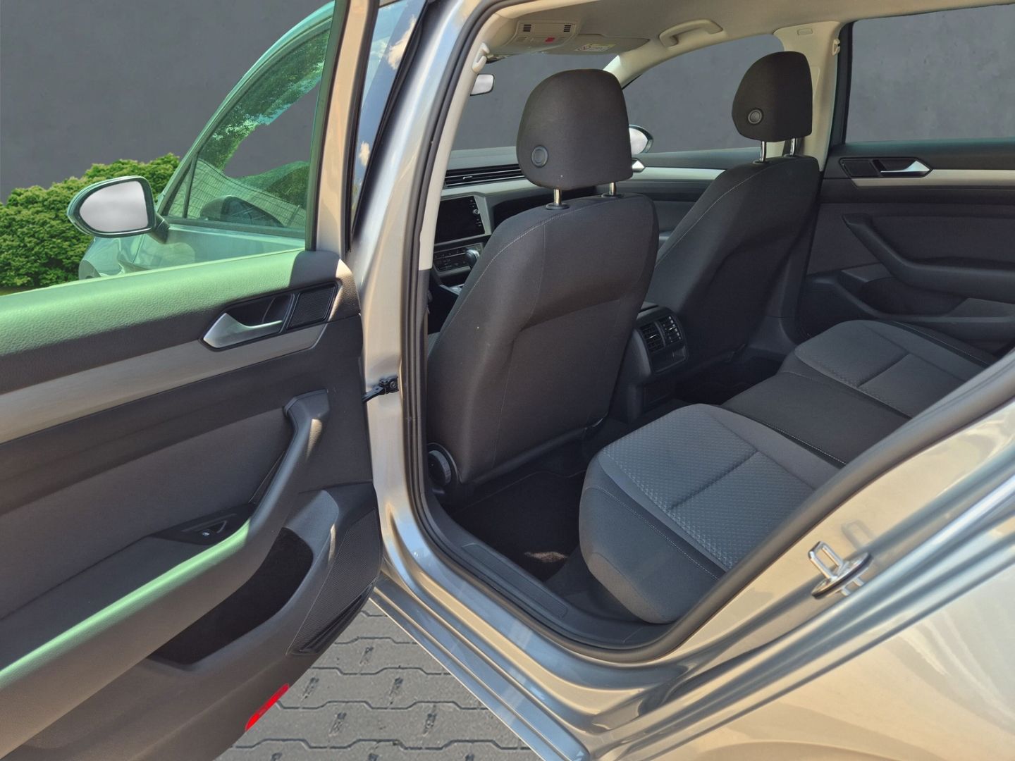 Volkswagen Passat Variant Conceptline 2.0 TDI - Samsaru's Car Outlet