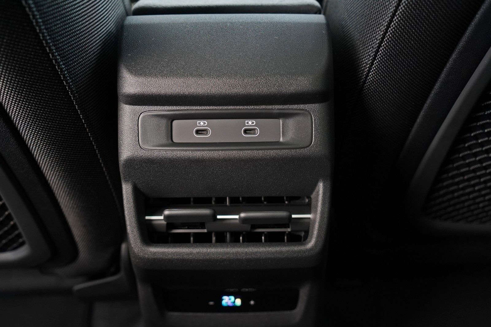 Audi Q3 SUV e-hybrid AHK S-LINE PANO TECH PRO MATRIX