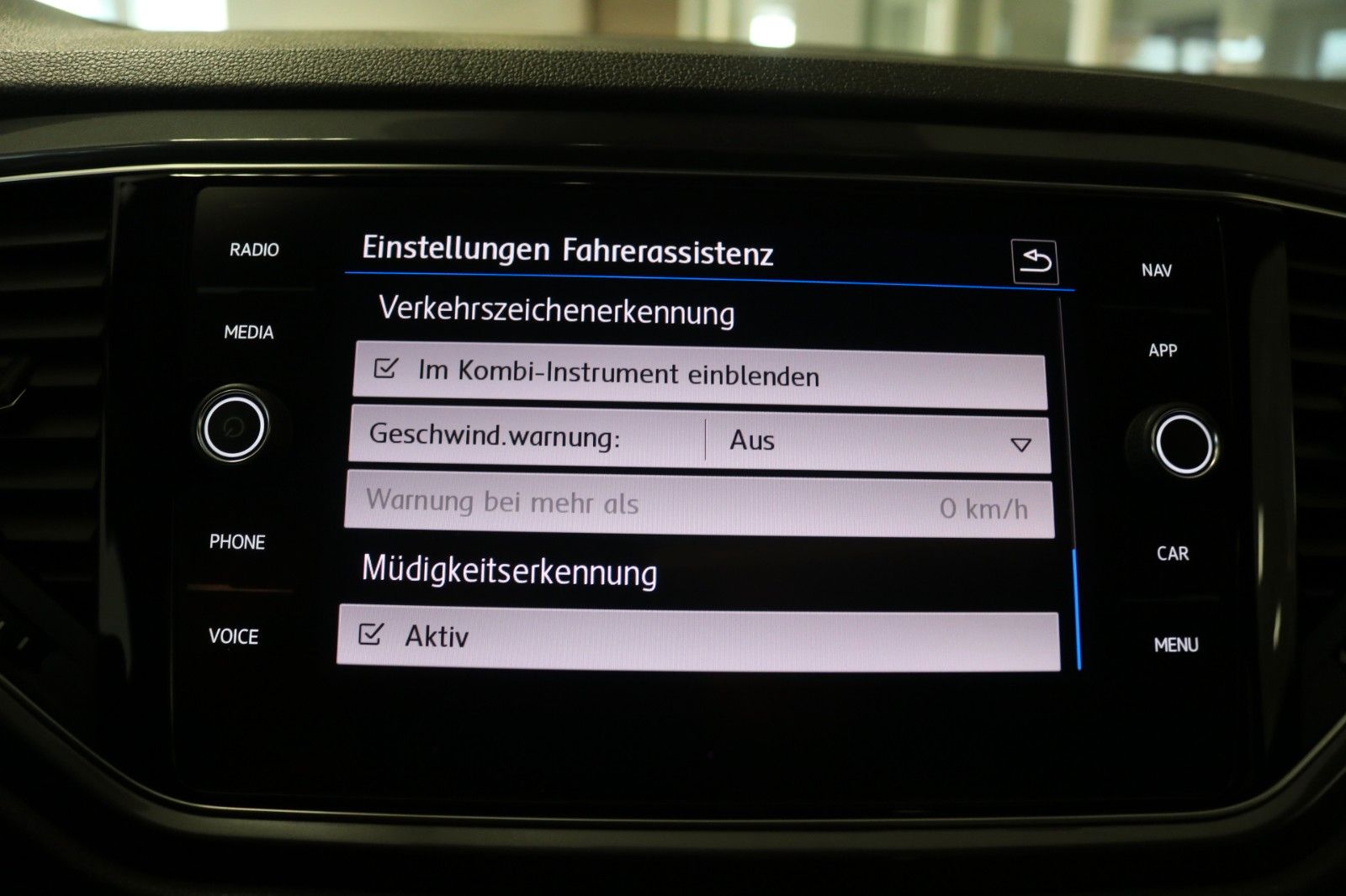 Volkswagen T-Roc Sport 4M R-Line - Samsaru's Car Outlet
