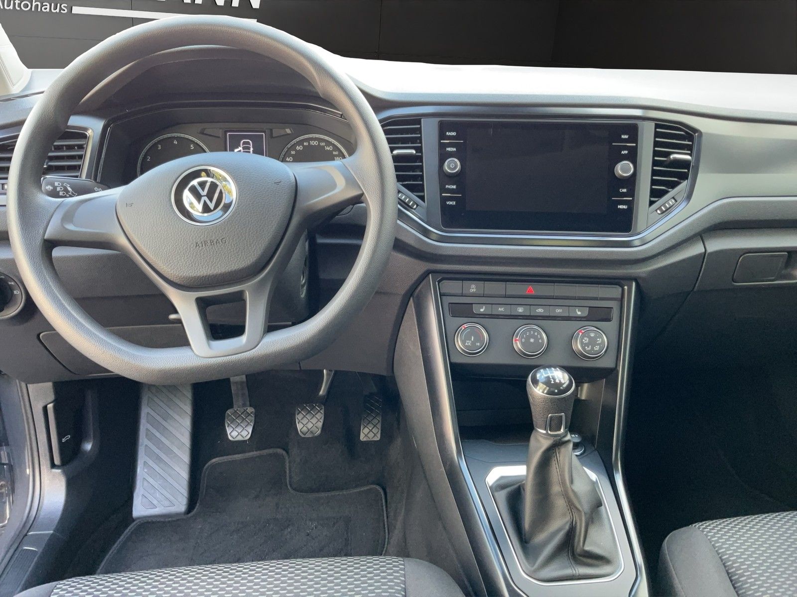 Volkswagen T-Roc 1.0 TSI - Samsaru's Car Outlet