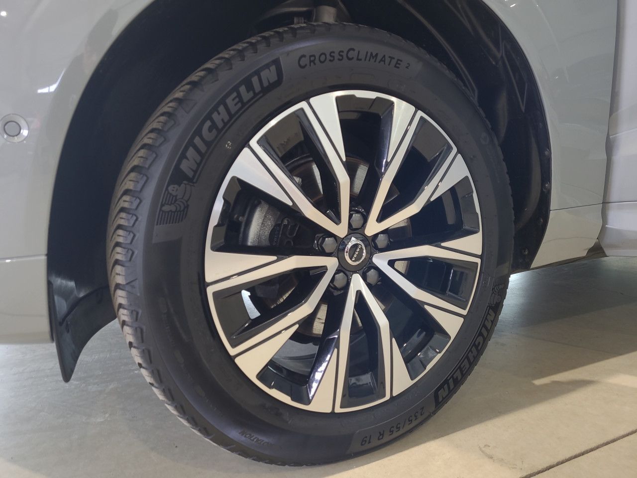 Volvo XC 60 Plus Dark AWD Bluetooth LED Klima