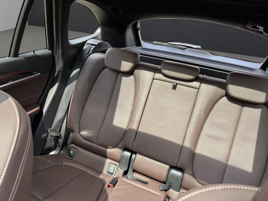 BMW X1 xDrive20i M-SPORT - Samsaru's Car Outlet
