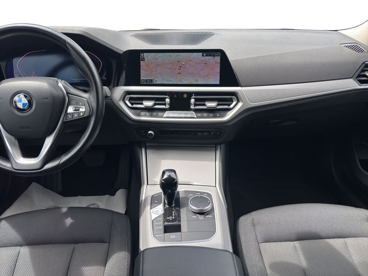 BMW 320i Touring Advantage - Samsaru's Car Outlet