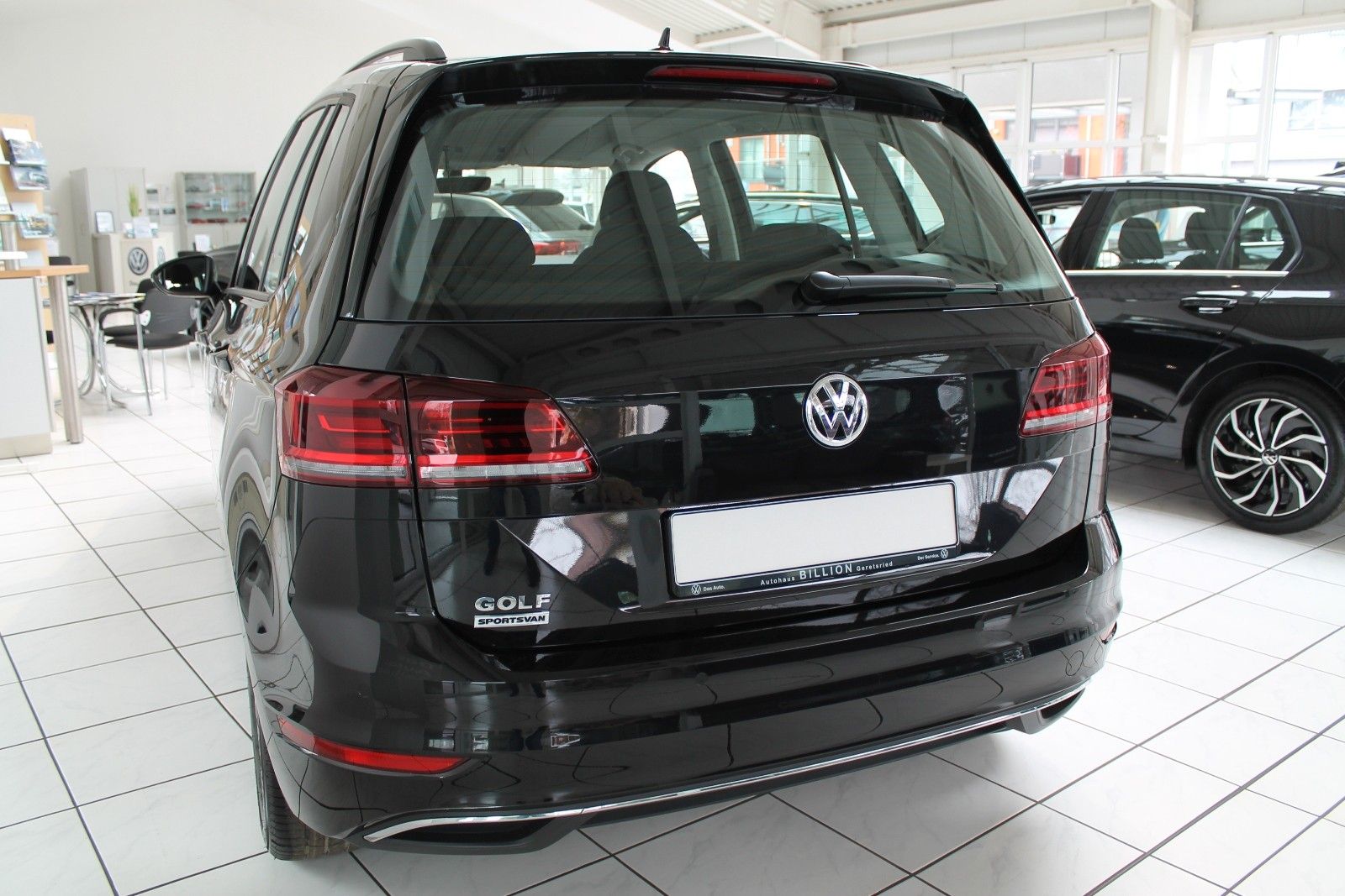 Volkswagen Golf Sportsvan 1.5 TSI ACT Comfortline - Samsaru's Car Outlet