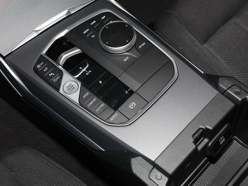 BMW 318i Tour. LED 360° DrivAssProf. HUD Head-Up