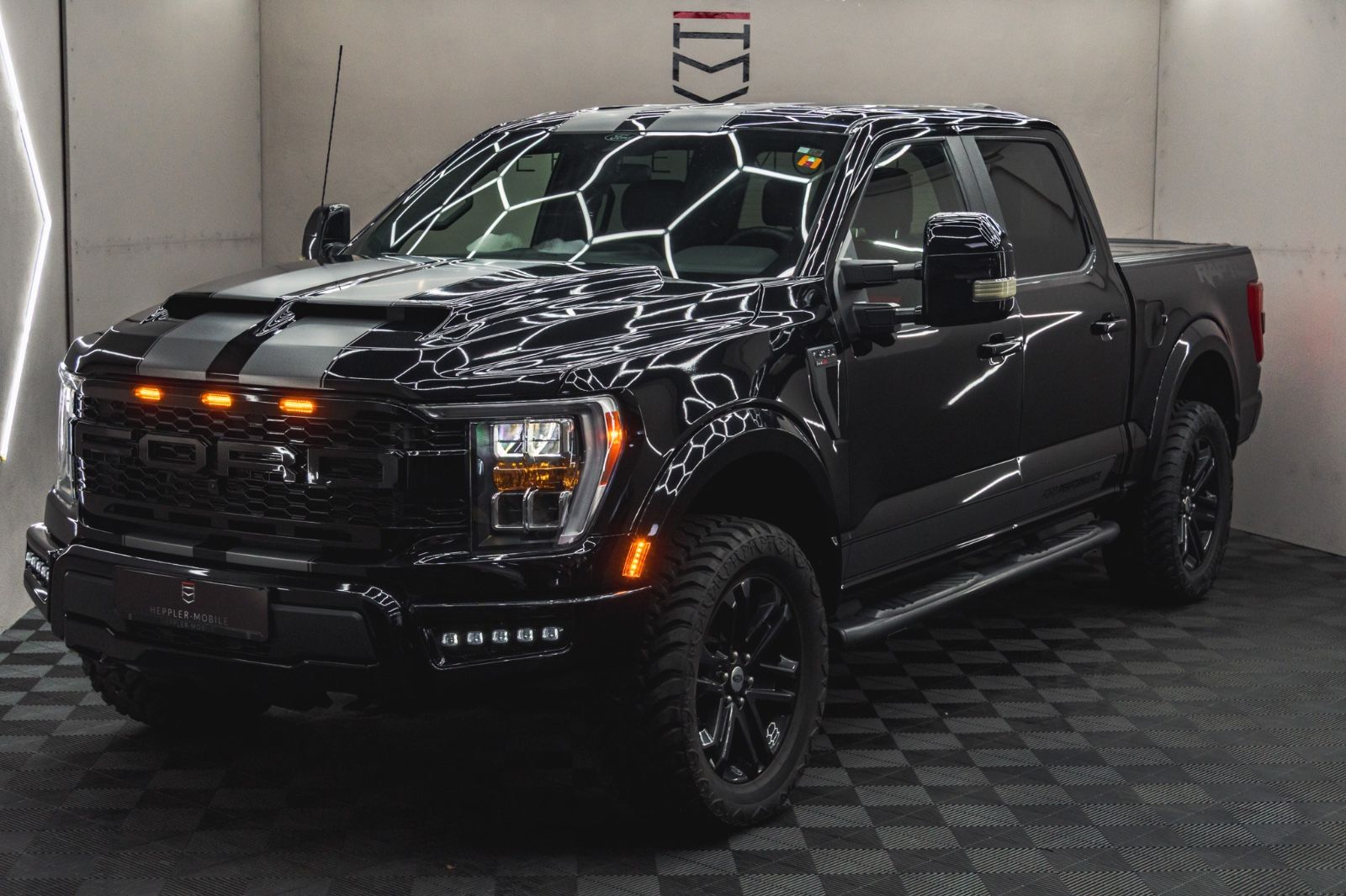 Ford F 150 RAPTOR - Samsaru's Car Outlet