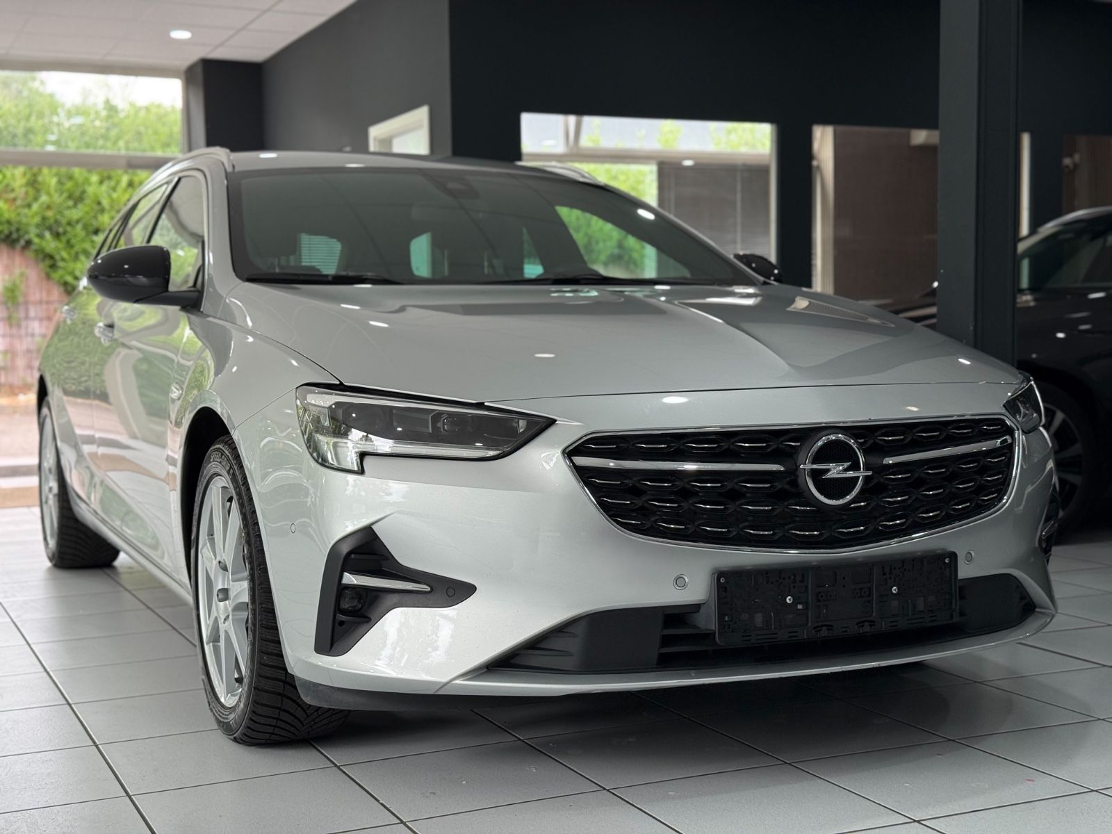 Opel Insignia 2.0 B Sports Tourer Elegance - Samsaru's Car Outlet