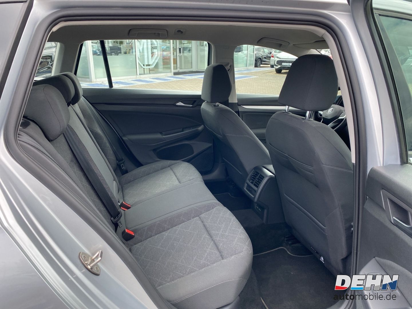 Volkswagen Golf Variant VIII 1.0 ETSI MHD DSG Life - Samsaru's Car Outlet
