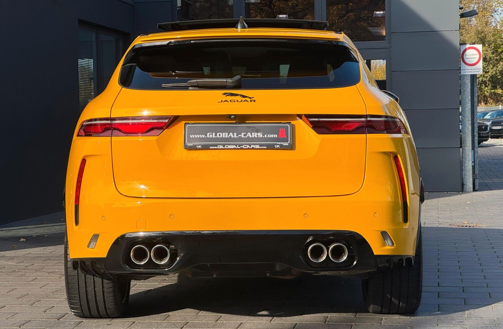 Jaguar F-PACE P550 SVR AWD*PANO*HUD*22"ALU*ACC*