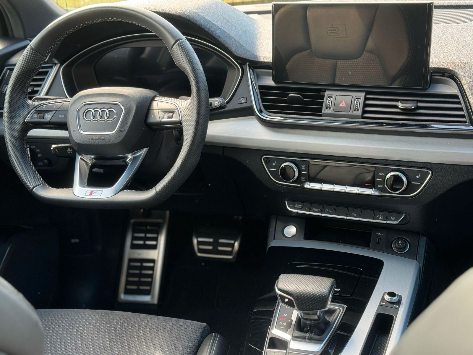 Audi Q5 40 TDI quattro S-line - Samsaru's Car Outlet