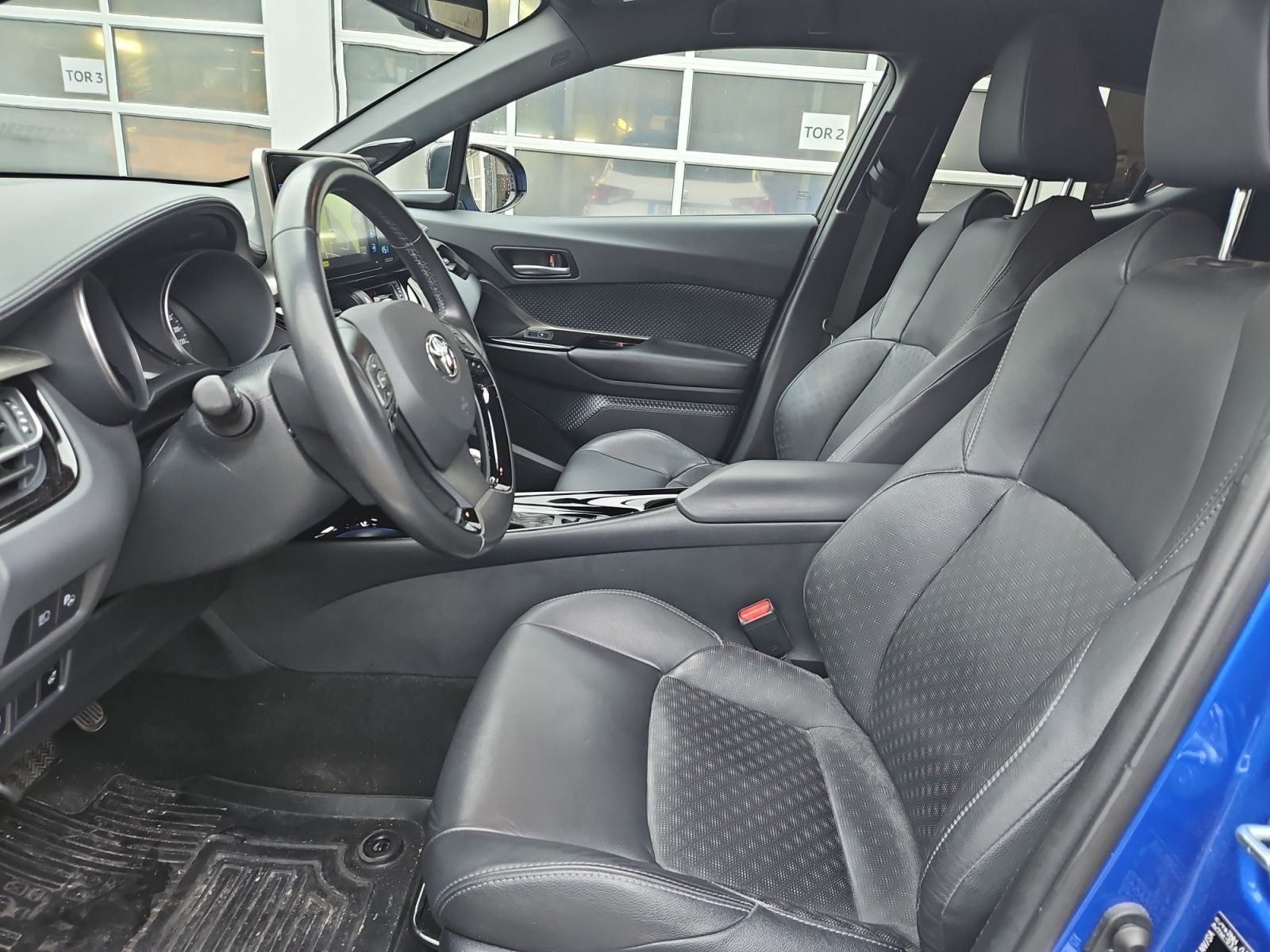 Toyota C-HR Hybrid - Samsaru's Car Outlet