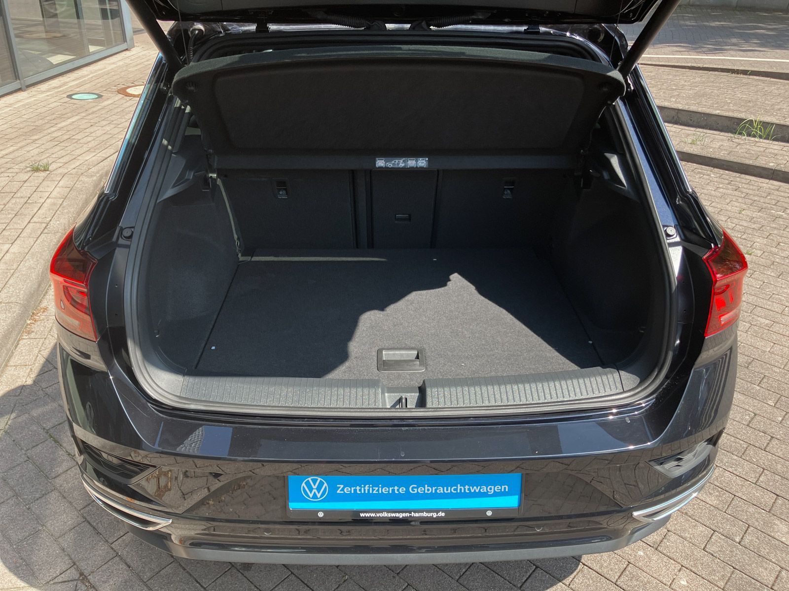 Volkswagen T-Roc Sport 1.5 l TSI - Samsaru's Car Outlet