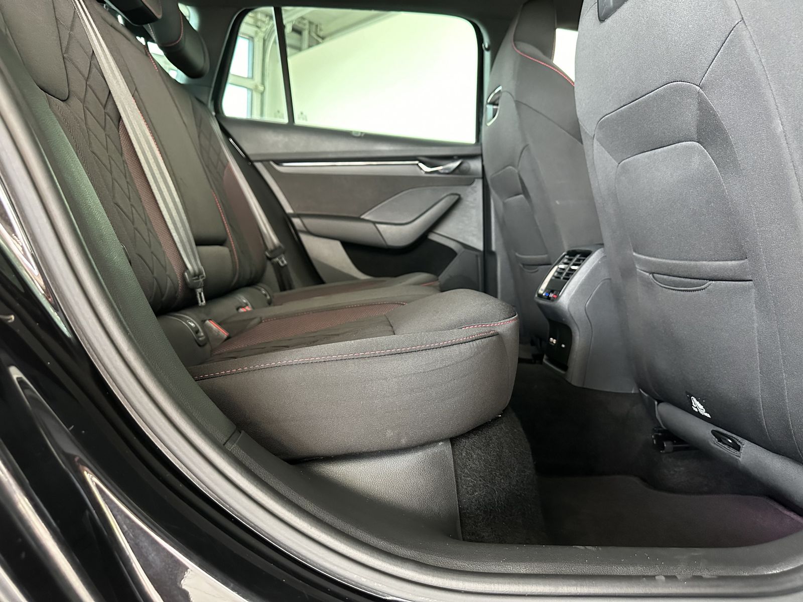 Skoda Octavia Combi RS 4x4 - Samsaru's Car Outlet