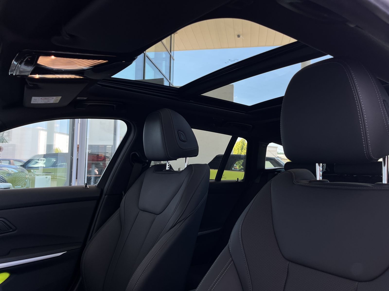 BMW 330i xDrive Touring M Sportpaket - Samsaru's Car Outlet