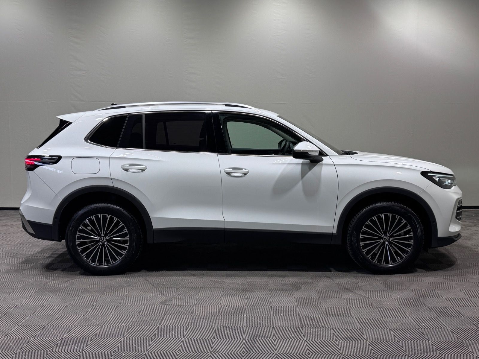 Volkswagen Tiguan 1.5 TSI eHybrid Elegance | AHK MATRIX DCC