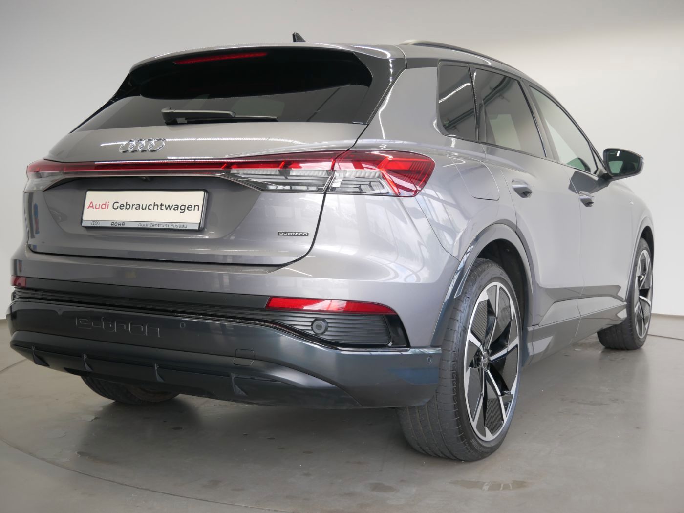 Audi Q4 50 e-tron quattro S line MATRIX AHK PANO ACC