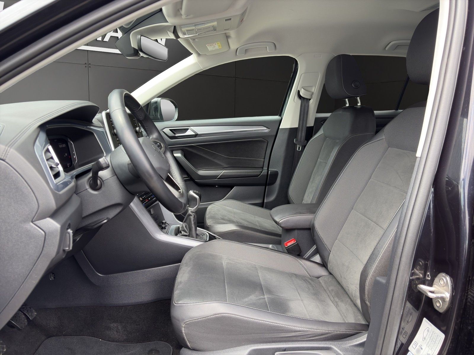 Volkswagen T-Roc 2.0 TDI Style - Samsaru's Car Outlet