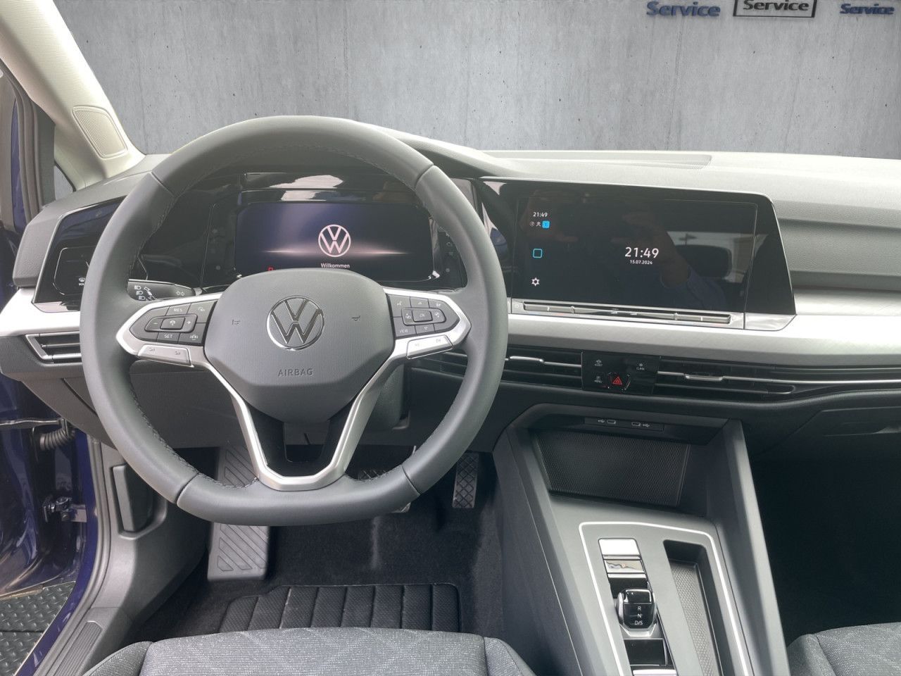 Volkswagen Golf VIII 1.5 eTSI - Samsaru's Car Outlet