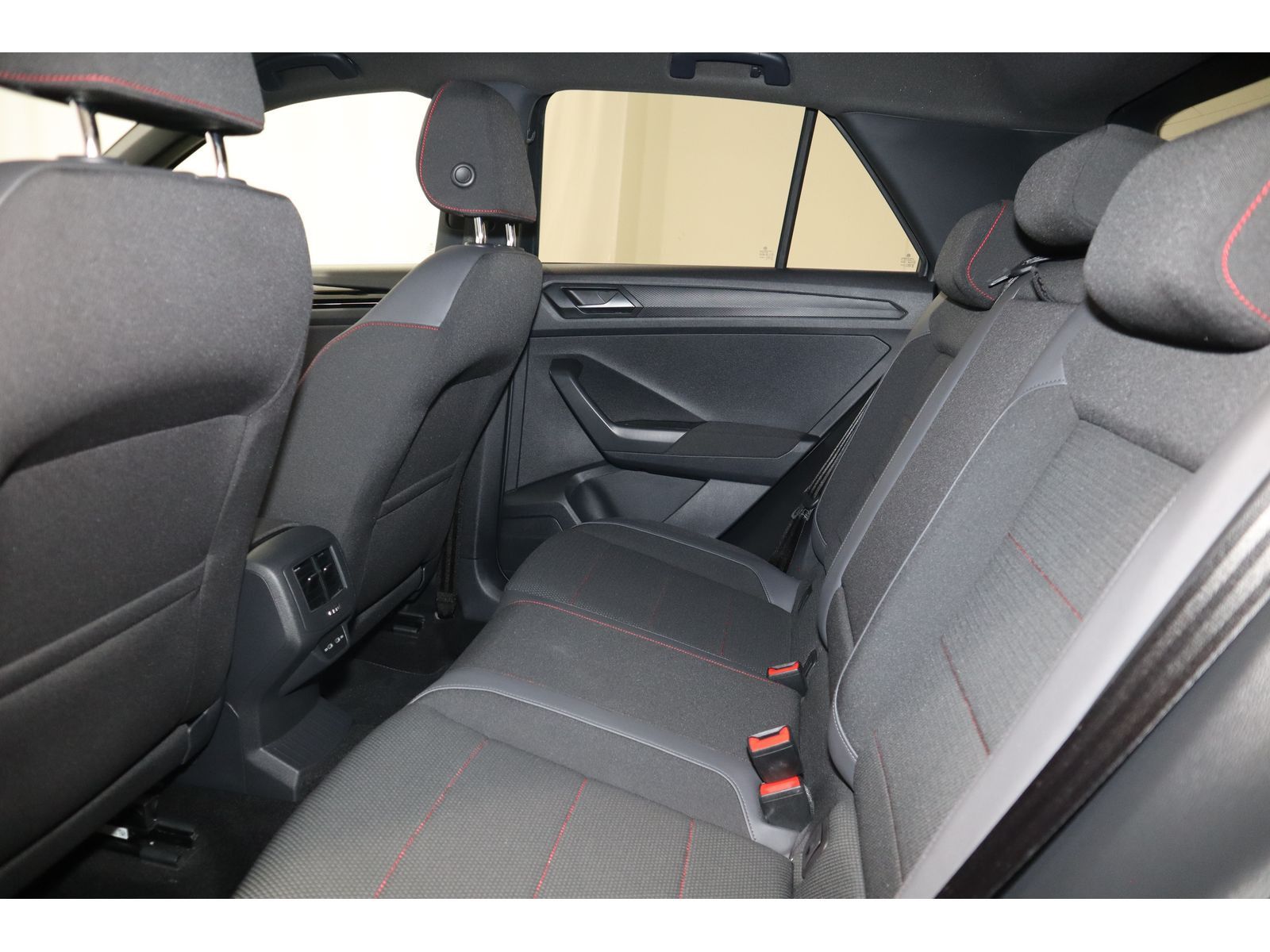 Volkswagen T-Roc 1.5 TSI DSG Black S - Samsaru's Car Outlet