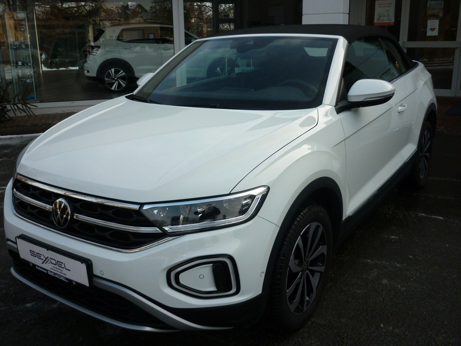 Volkswagen T-Roc Style - Samsaru's Car Outlet