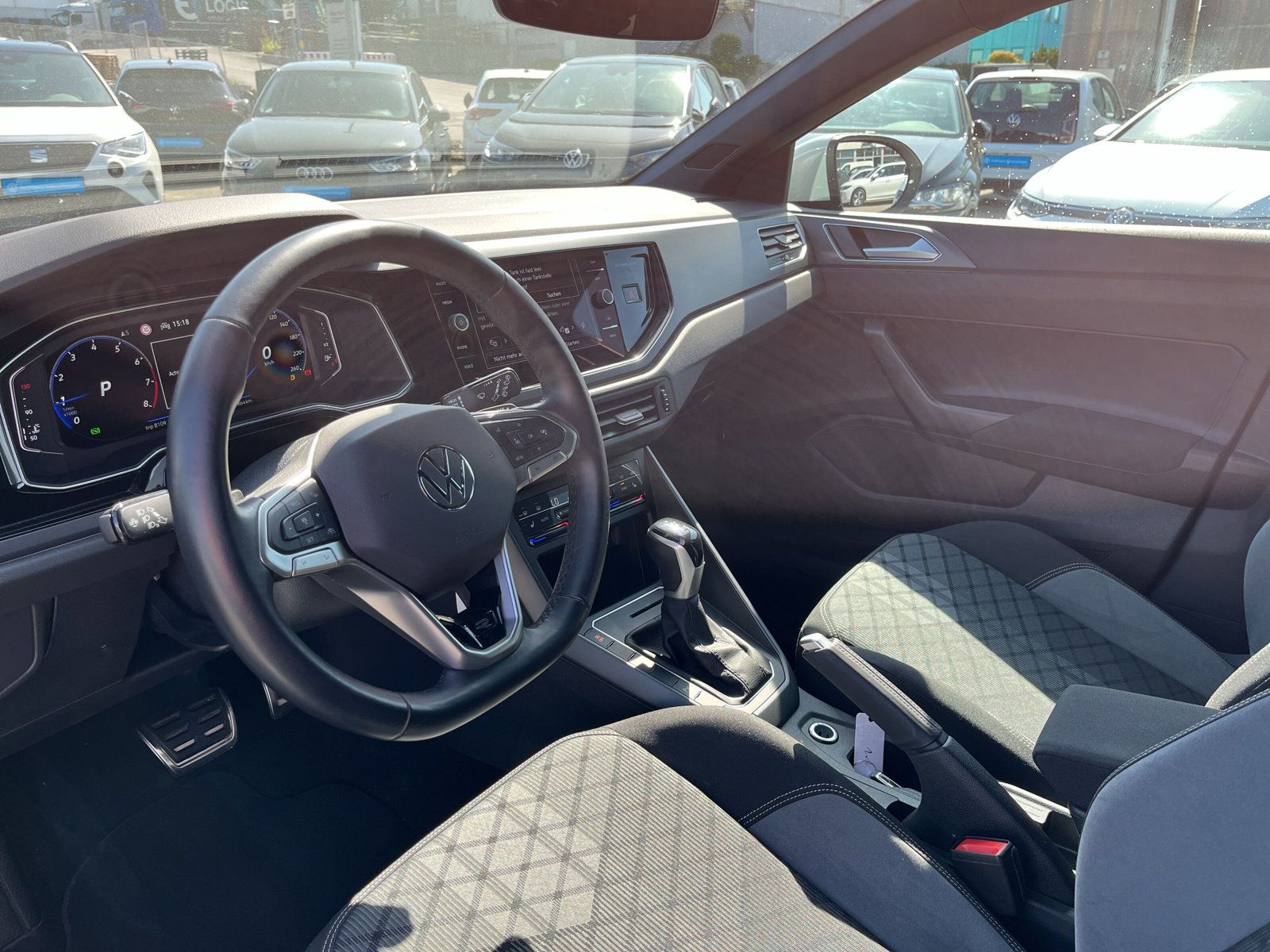 Volkswagen Taigo 1.0 TSI DSG R-Line - Samsaru's Car Outlet