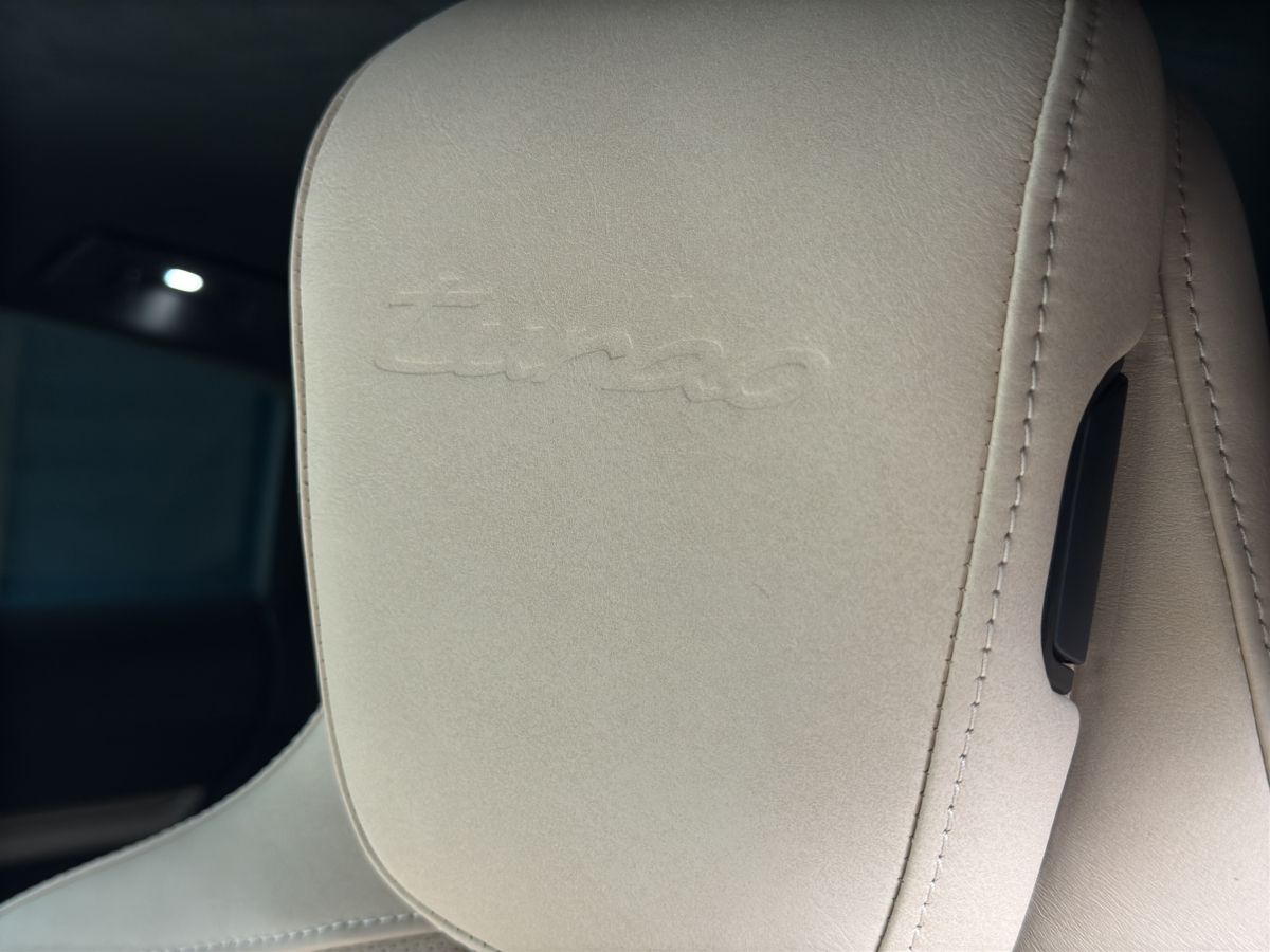 Porsche Taycan Turbo Sport Turismo | Hinterachslenkung |