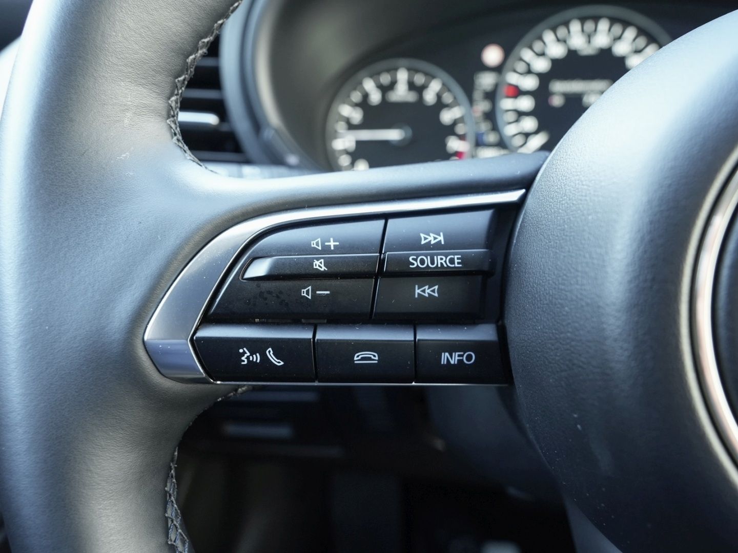 Mazda 3 Fastback Exclusive-Line   BOSE+RFK+PDC+NAVI