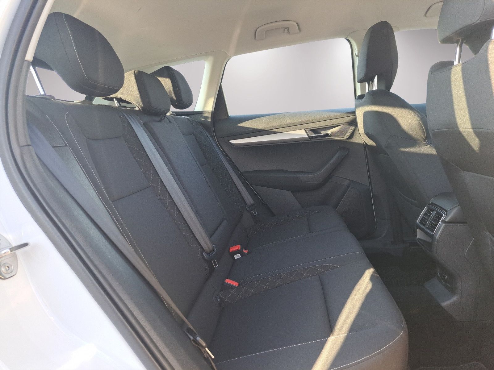 Skoda Karoq Ambition 1.5 TSI DSG - Samsaru's Car Outlet