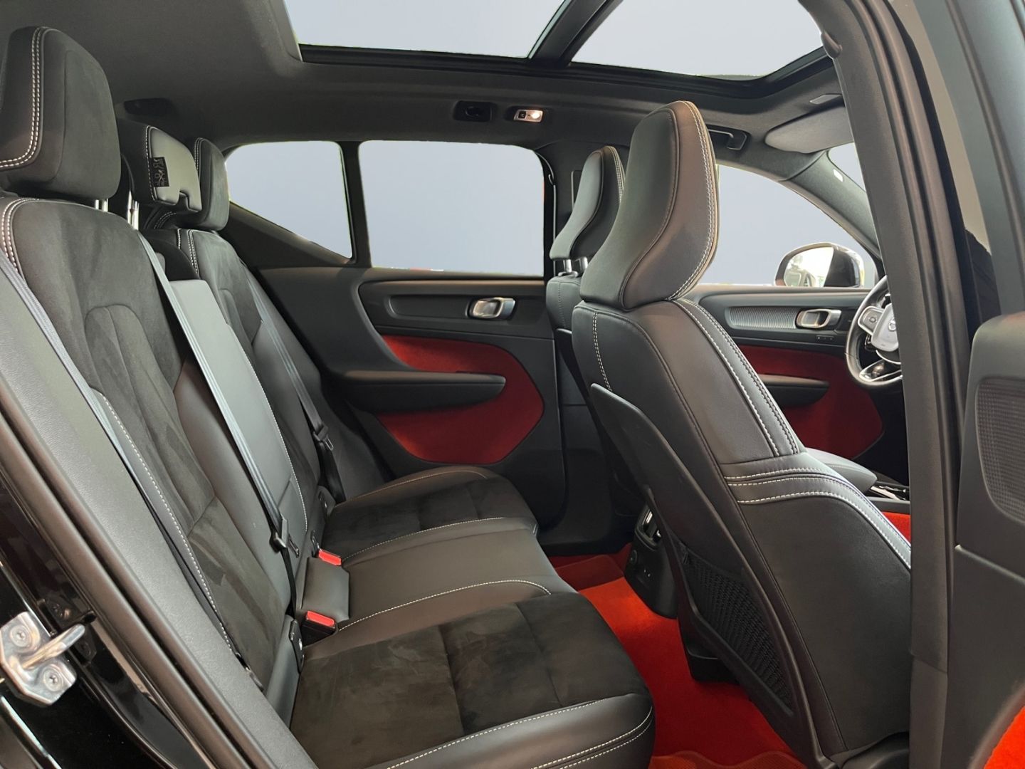 Volvo XC40 T5 Recharge R-Design - Samsaru's Car Outlet