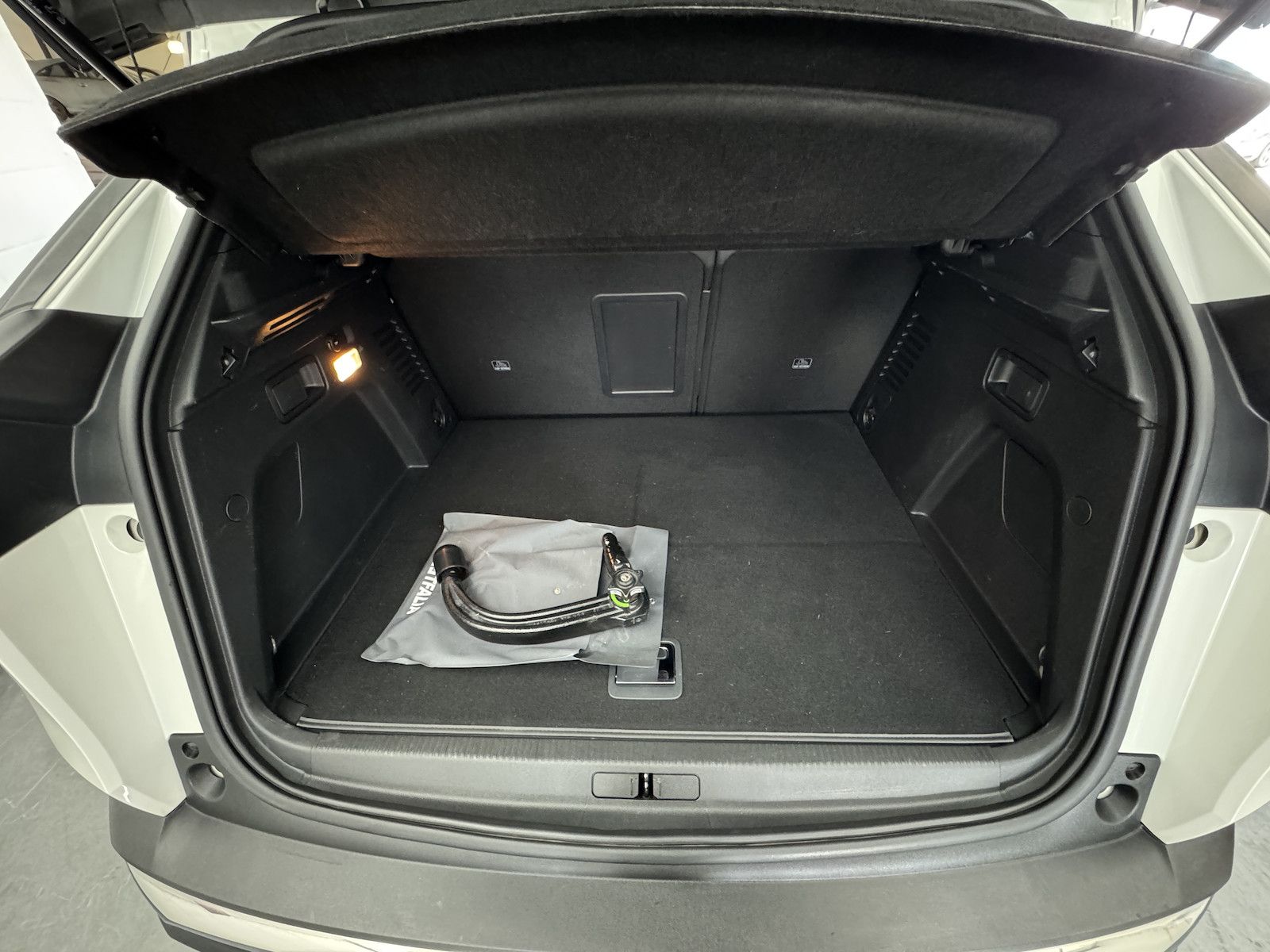 Peugeot 3008 1.6 225 Allure 1.Hand Plug-In Hybrid AHK