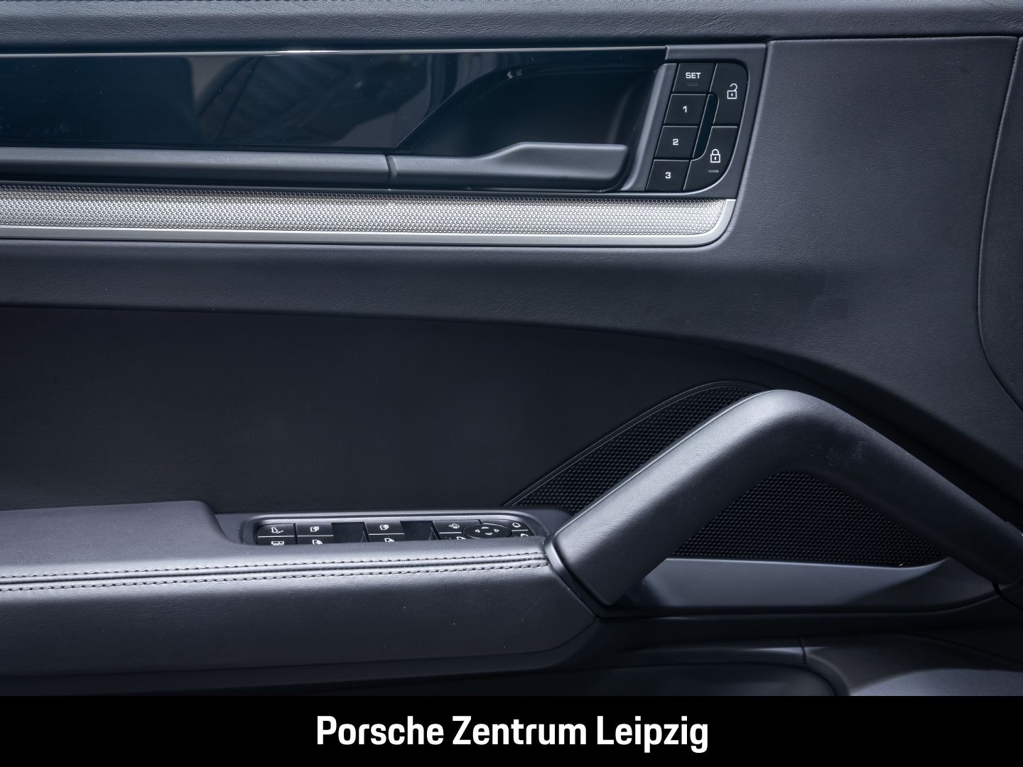 Porsche Cayenne E-Hybrid Sportabgas HeadUp Massage ACC
