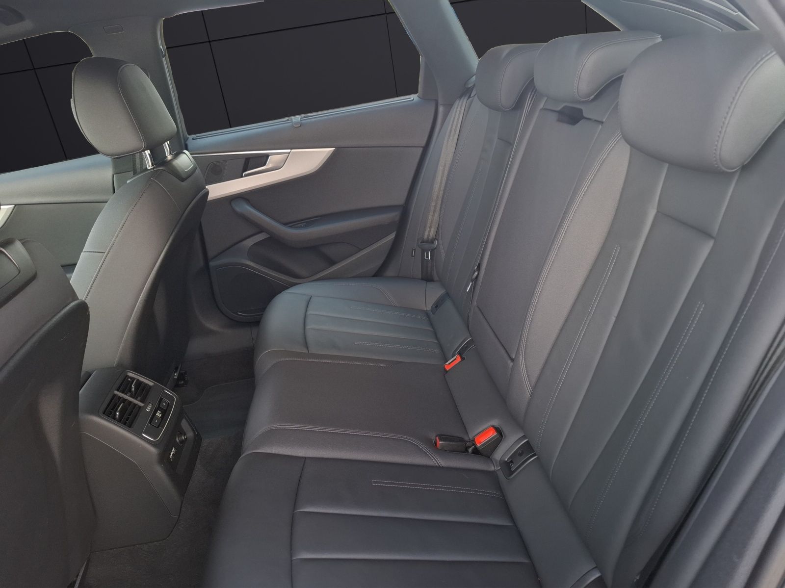Audi A4 Avant 40 TDI advanced quattro S-tronic - Samsaru's Car Outlet