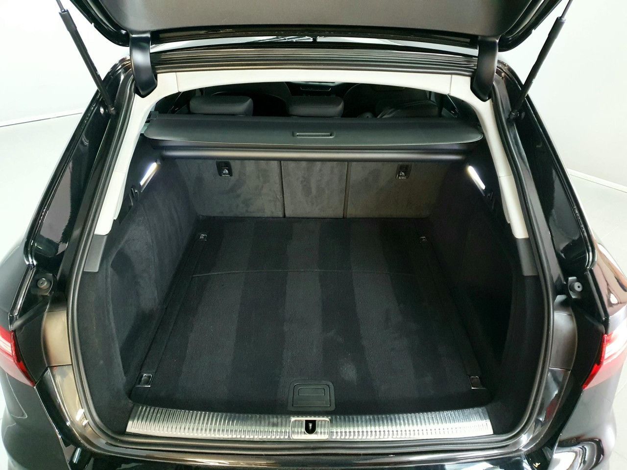 Audi A4 Avant 35TFSI S tronic - Samsaru's Car Outlet