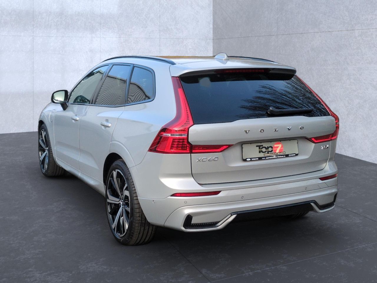 Volvo XC60 T8 Recharge Ultra Dark Plug-In Hybrid AWD