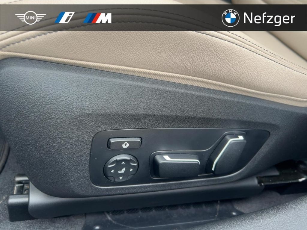 BMW 330 e xDrive Touring AHK M Sport HUD Pano HiFi