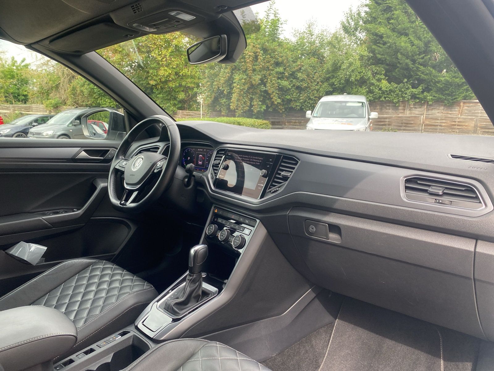 Volkswagen T-Roc 1.5 TSI DSG R-Line - Samsaru's Car Outlet
