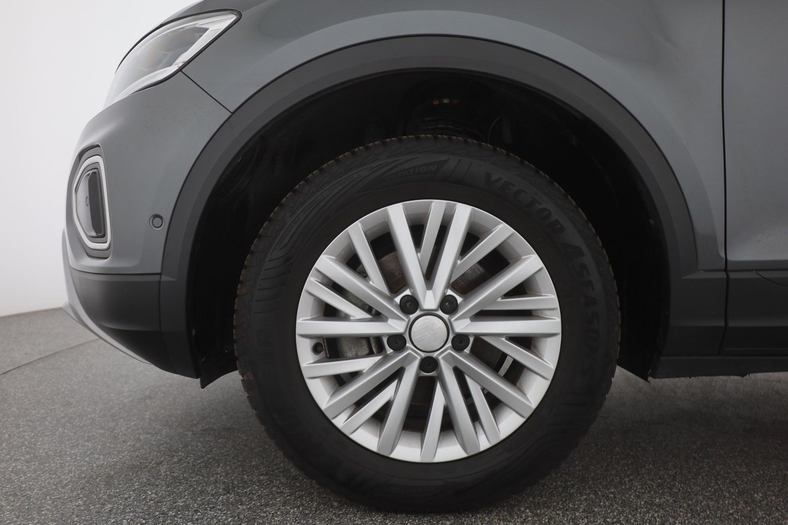Volkswagen T-Roc 1.5 TSI DSG - Samsaru's Car Outlet