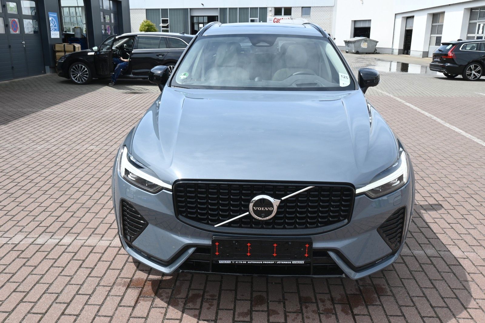 Volvo XC60 B4 D Ultimate Dark AWD - Samsaru's Car Outlet