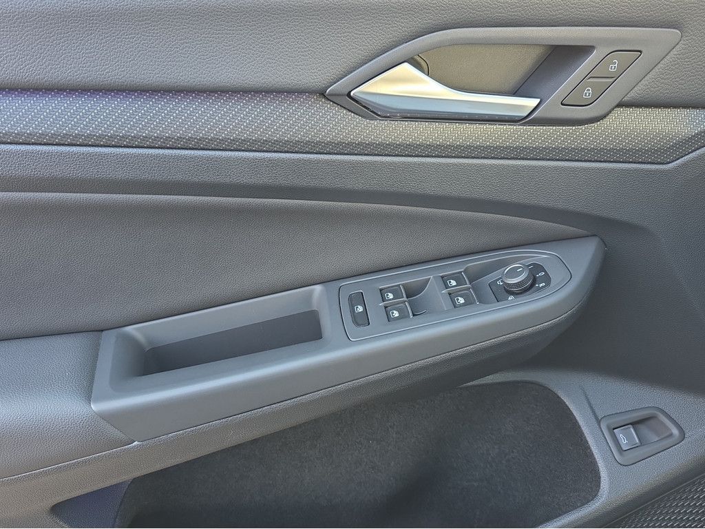 Volkswagen Golf VIII R Variant 2.0 TSI 4Motion HUD AHK PANO