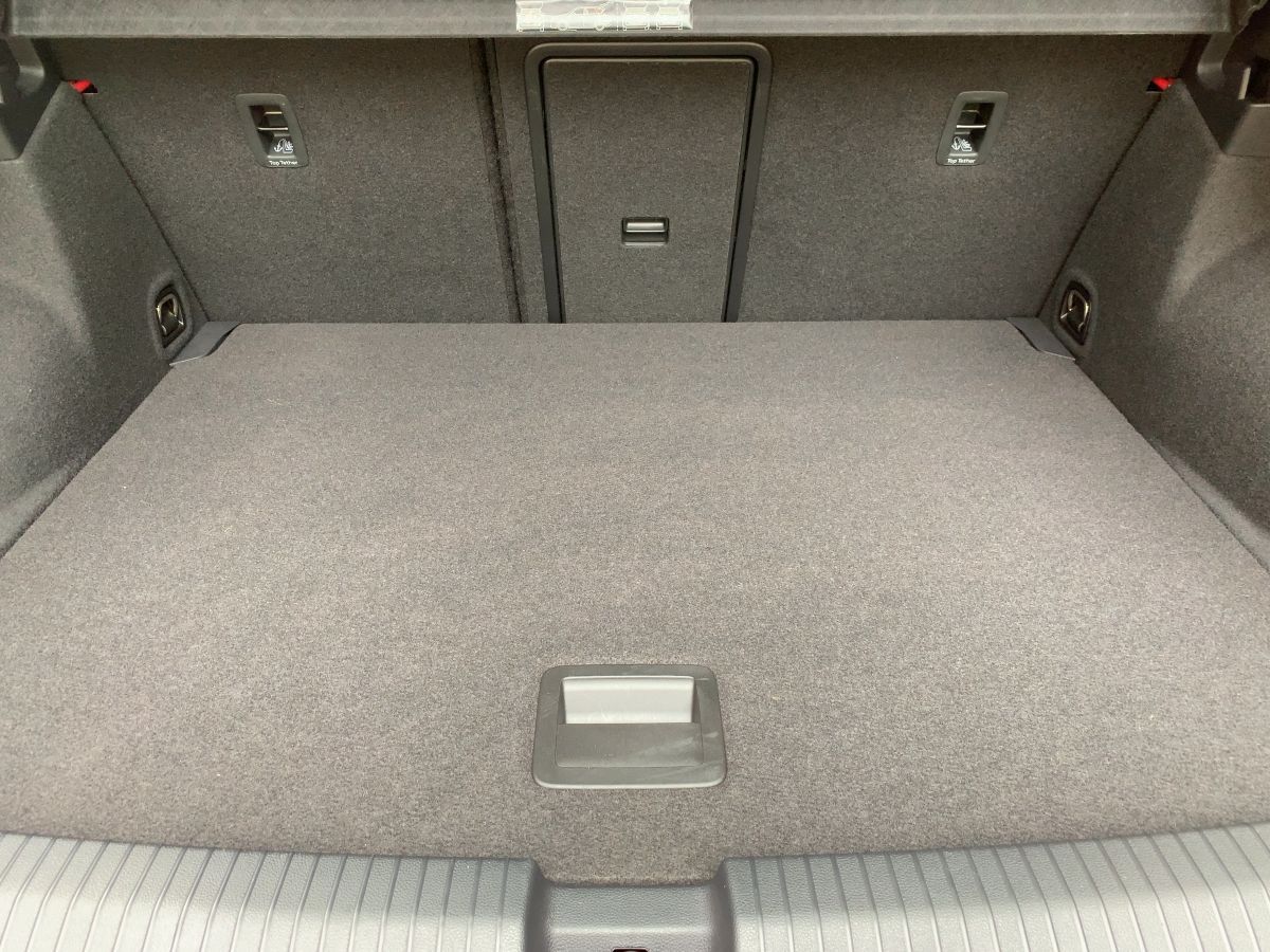 Volkswagen T-Roc 1.5 TSI DSG SPORT - Samsaru's Car Outlet