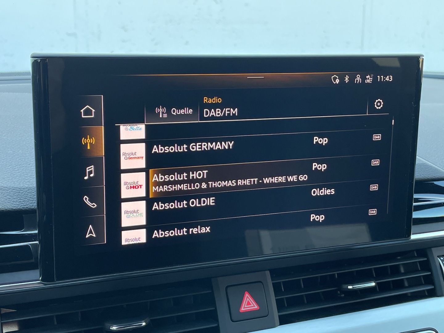 Audi A4 40 TFSI Avant S line quattro Matrix/AHK/Pano/
