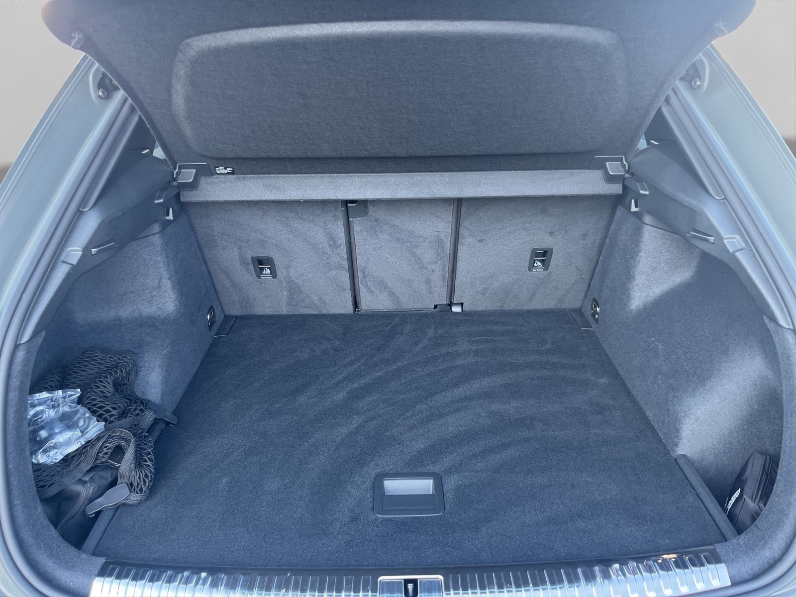 Audi Q3 35 TDI S-LINE+NAVI+LED+AHK+PANO