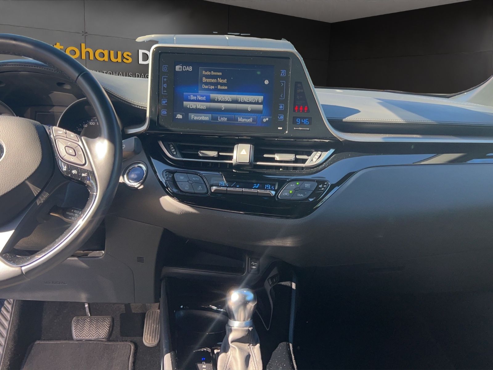 Toyota C-HR Hybrid Club - Samsaru's Car Outlet