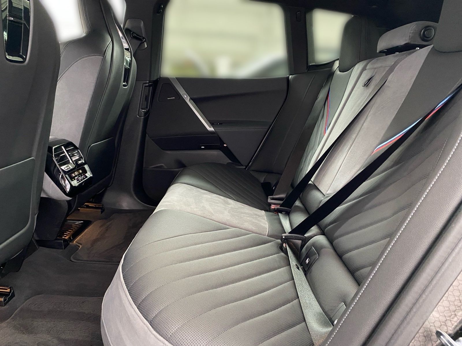 BMW iX xDrive60 M Sport Pro DA Prof. H/K 22´´ AHK
