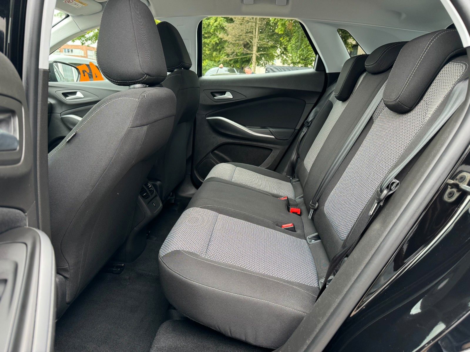 Opel Grandland Business Edition - Samsaru's Car Outlet