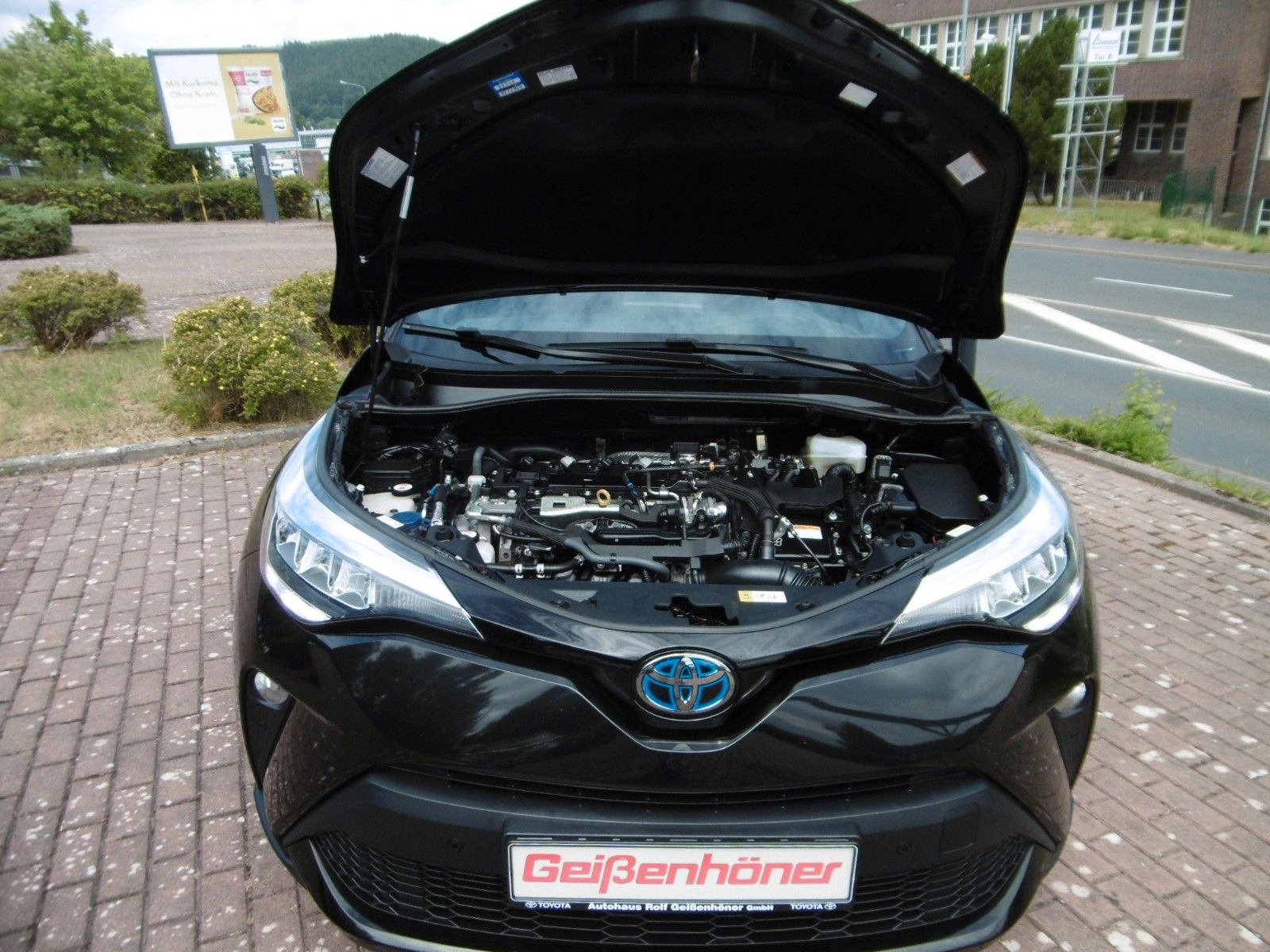 Toyota C-HR Hybrid Team D - Samsaru's Car Outlet