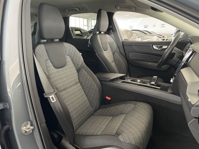 Volvo XC60 Core AWD 2.0 NAVI+SITZHEIZ+KAMERA+AHK+LED