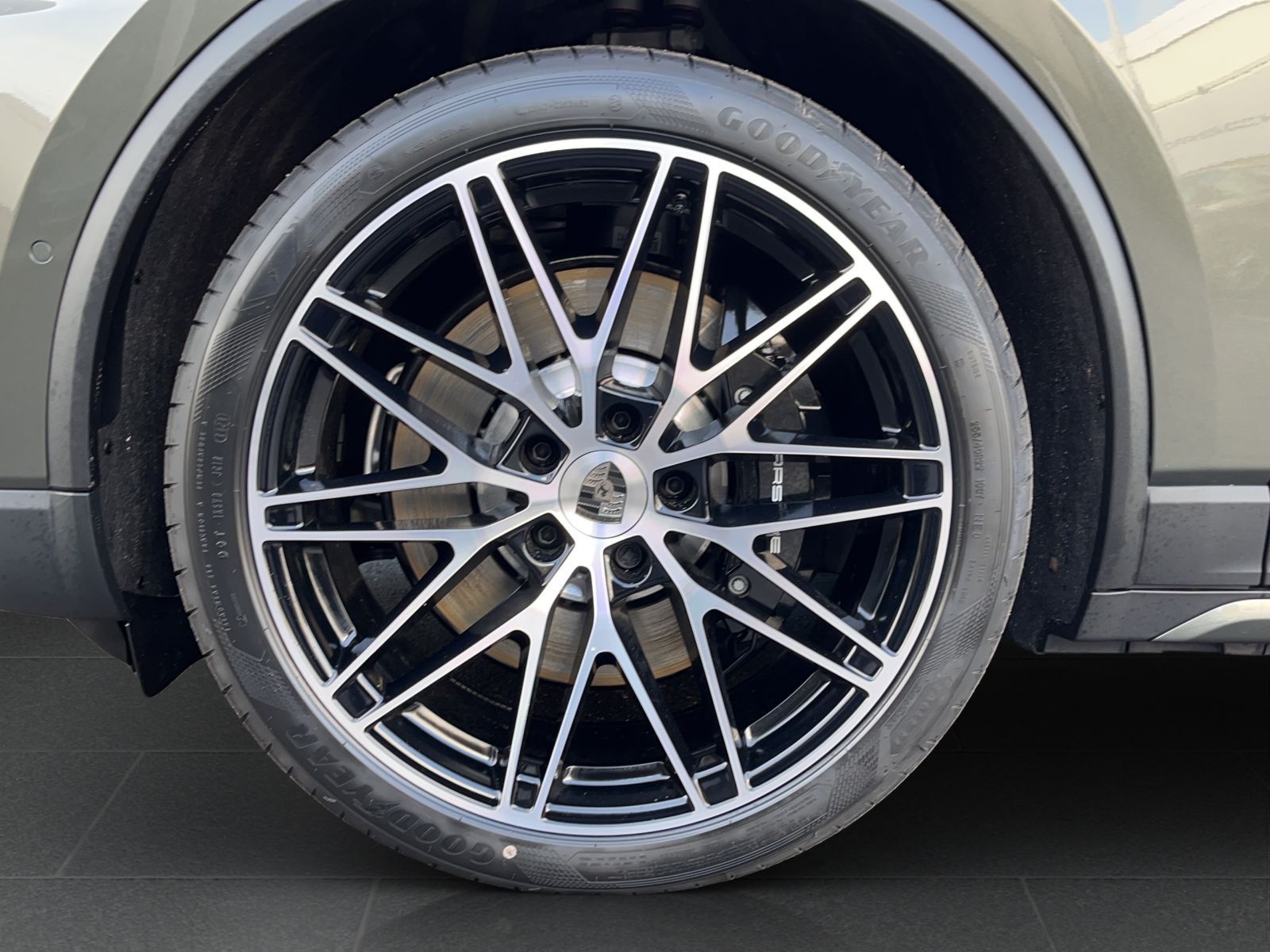 Porsche Macan Turbo - Samsaru's Car Outlet