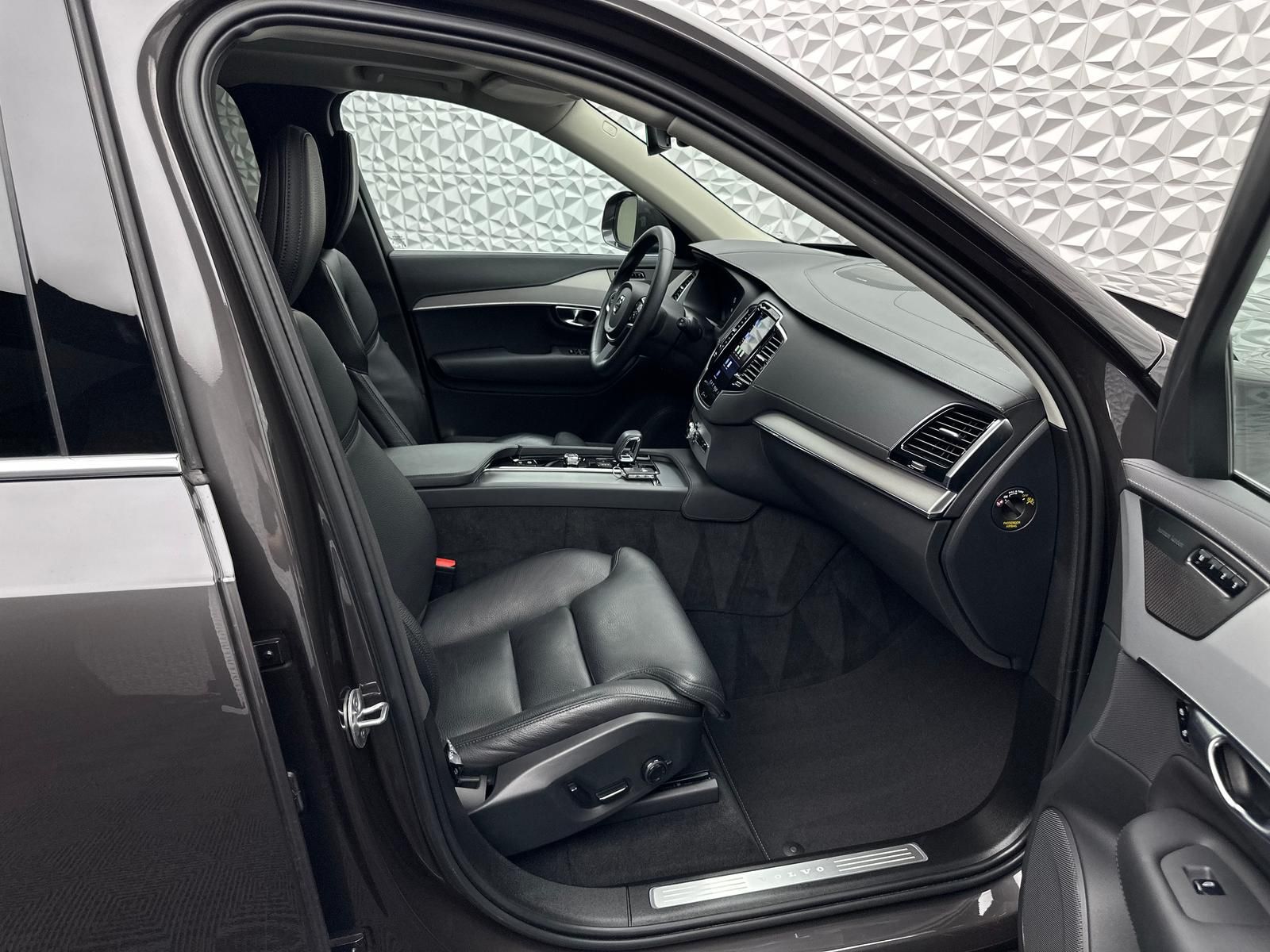 Volvo XC90 B5 PLUS AWD Bright - Samsaru's Car Outlet